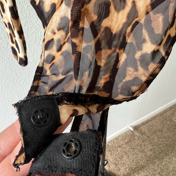 Leopard Mesh Slim Fit Top - Picture 4 of 4